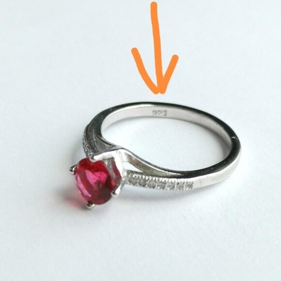 Ruby solitaire ring in Sterling Silver and White Sapphire size 6 🆕 - Picture 6 of 7